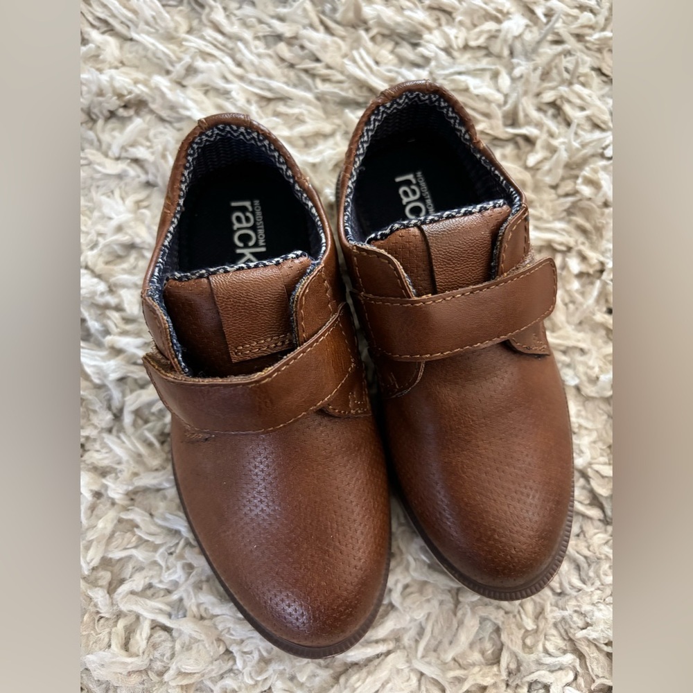 Nordstrom rack, little boys dress shoes, size 9 good condition
